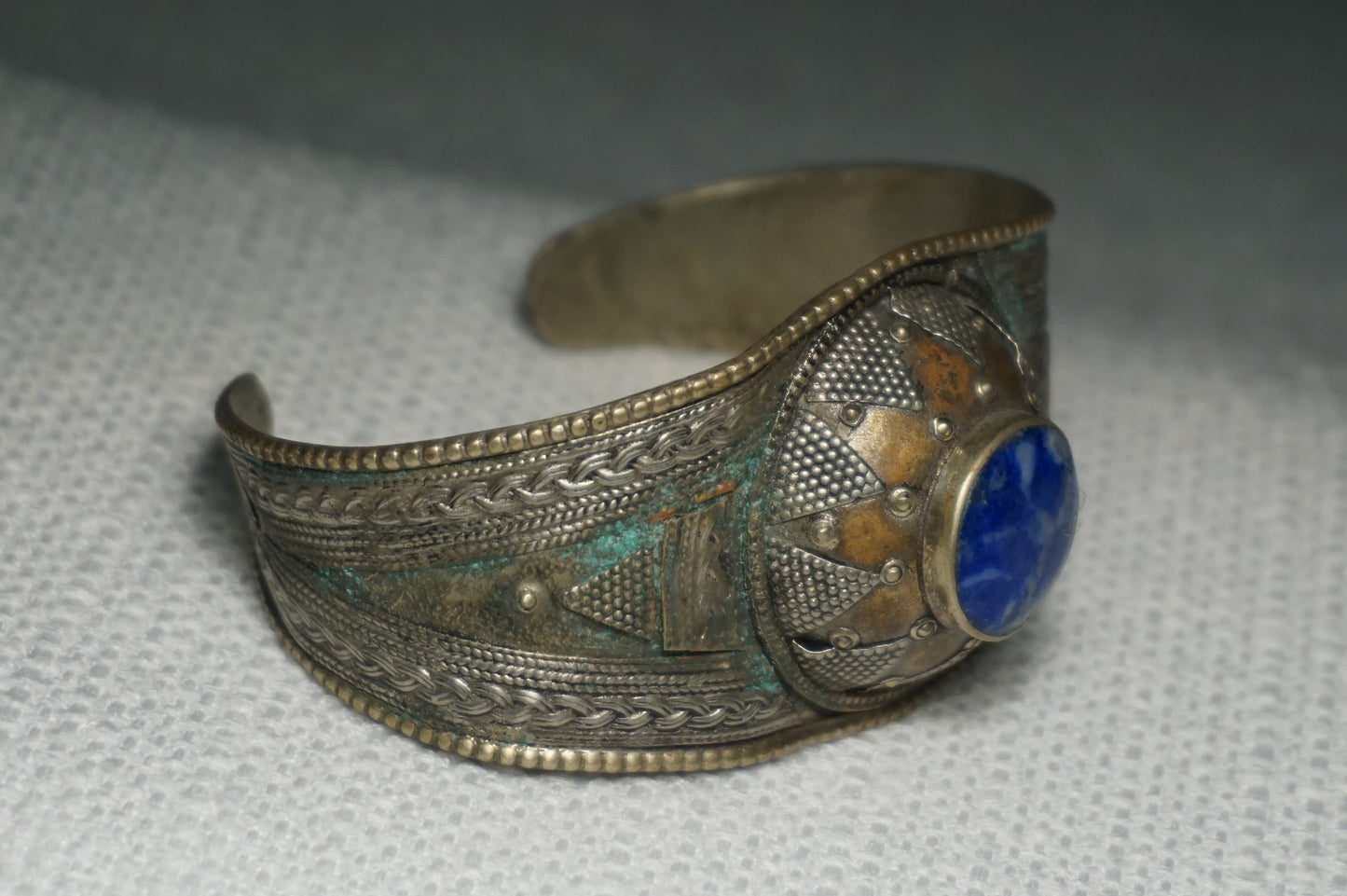 A fine antique bracelet-Afghanistan/Pakistan