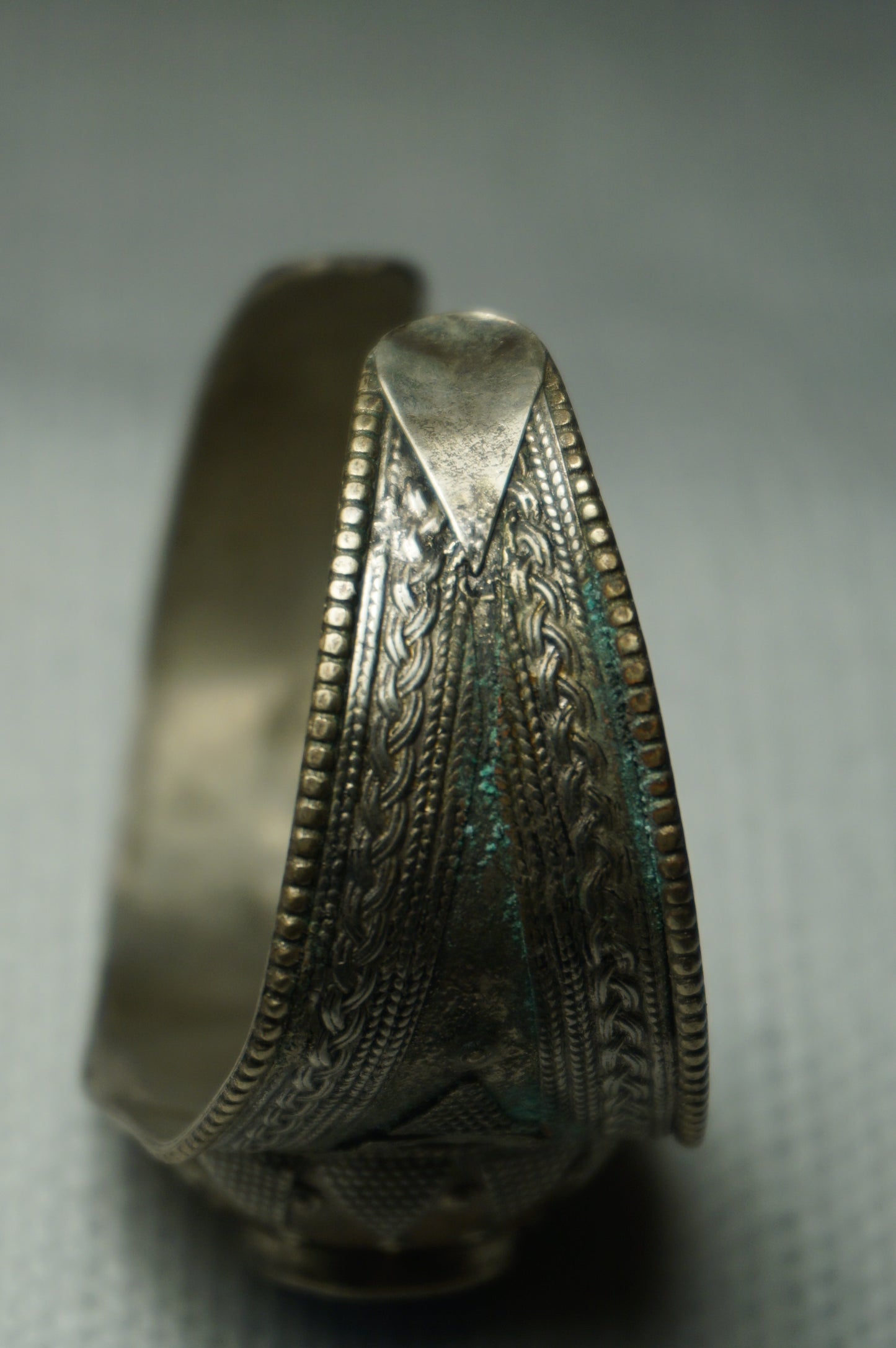 A fine antique bracelet-Afghanistan/Pakistan