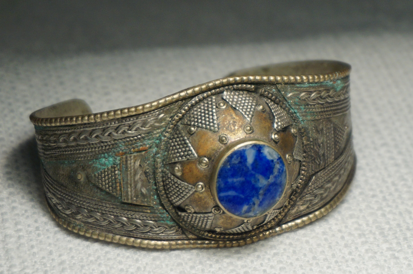 A fine antique bracelet-Afghanistan/Pakistan