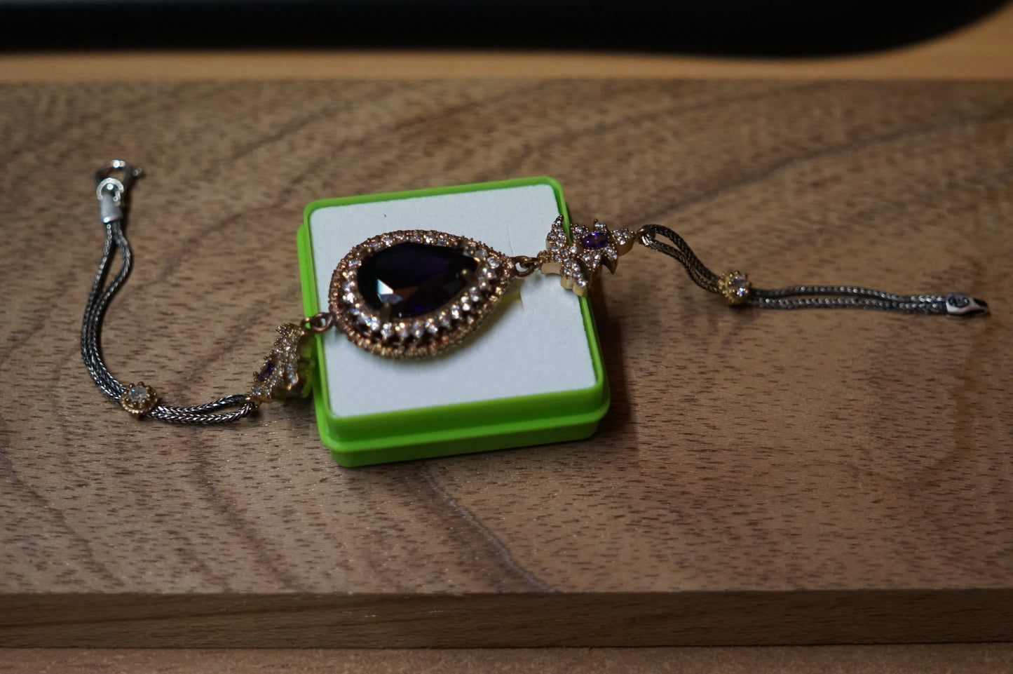 bracelet with amethyst