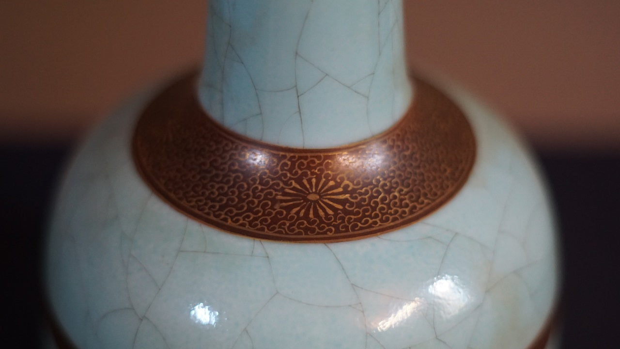 a  fine and rare lustrous greenish white enameled mallet-shaped vase-Yongzheng mark China