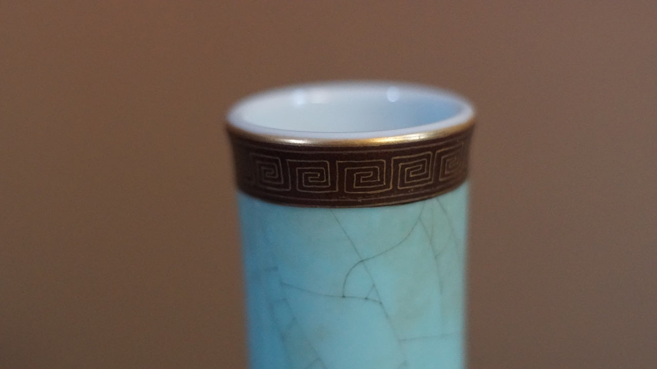 a  fine and rare lustrous greenish white enameled mallet-shaped vase-Yongzheng mark China