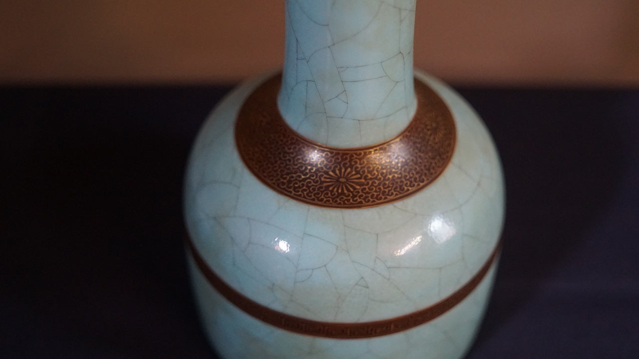 a  fine and rare lustrous greenish white enameled mallet-shaped vase-Yongzheng mark China