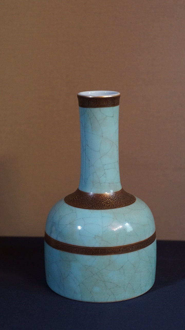 a  fine and rare lustrous greenish white enameled mallet-shaped vase-Yongzheng mark China