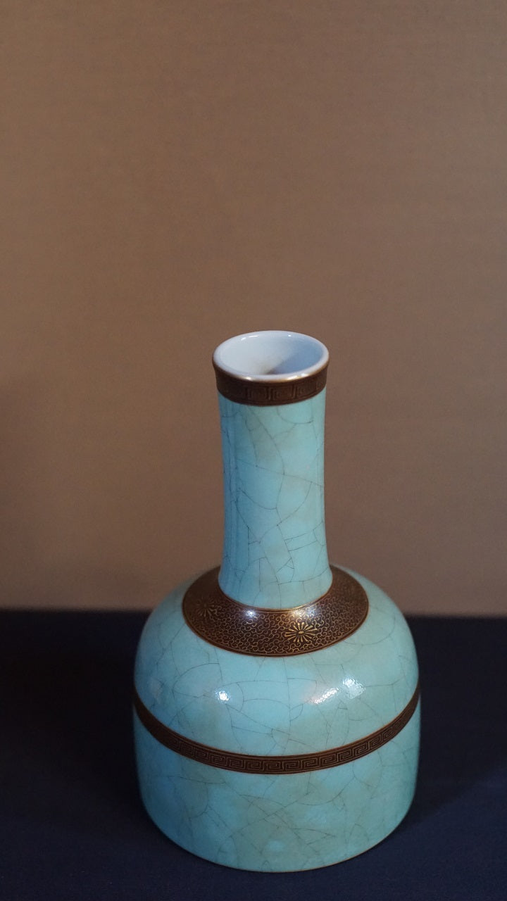 a  fine and rare lustrous greenish white enameled mallet-shaped vase-Yongzheng mark China