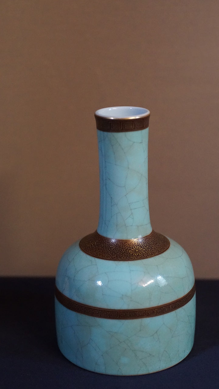 yongzheng six character mark  rare chinese vase  enameled mallet-shaped vase  crackled mallet vase  crackle chinese vase  chinese vase  chinese greenish vase  antique chinese vase