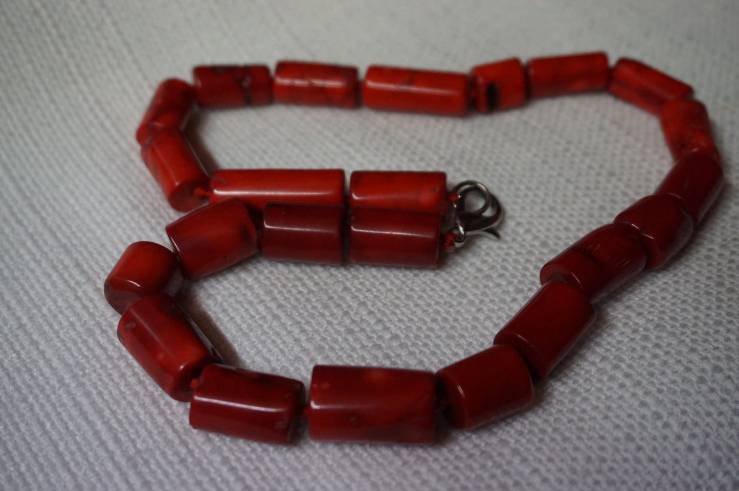 A fine red coral beads string