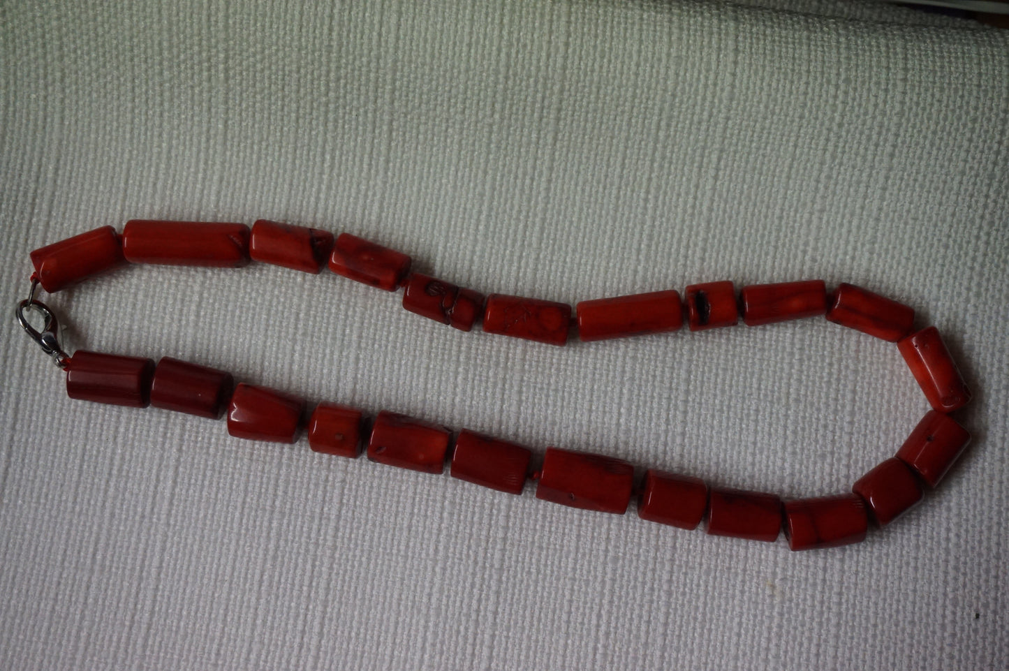 A fine red coral beads string