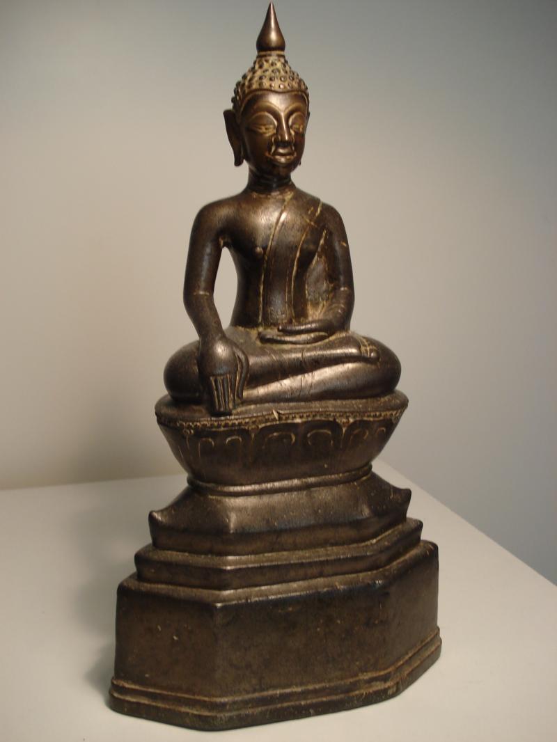 A Fine Bronze Thai seated figure of Buddha 15th c - AIE011