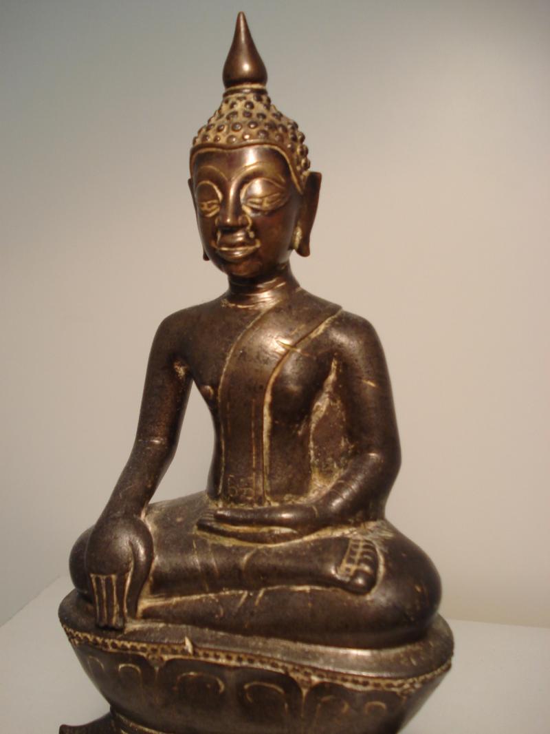 A Fine Bronze Thai seated figure of Buddha 15th c - AIE011