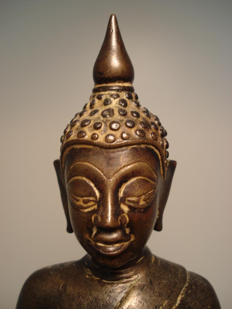 A Fine Bronze Thai seated figure of Buddha 15th c - AIE011