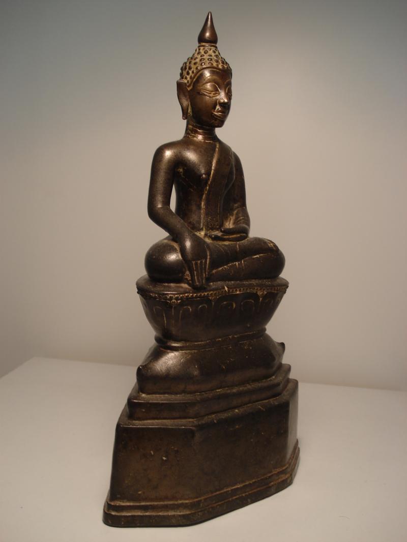 A Fine Bronze Thai seated figure of Buddha 15th c - AIE011